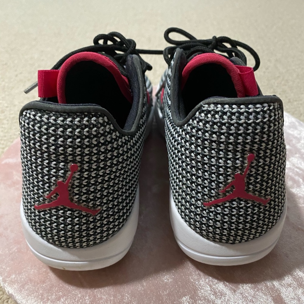 Jordan Eclipse - Picture 3 of 5